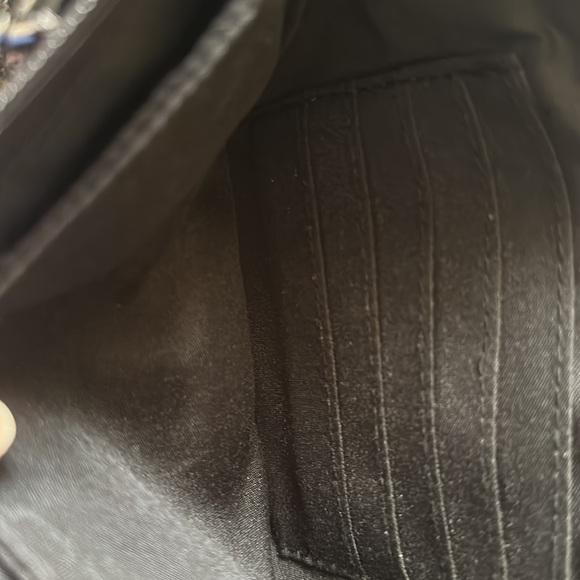 💖Black Relic glossy crossbody purse. - Picture 3 of 6